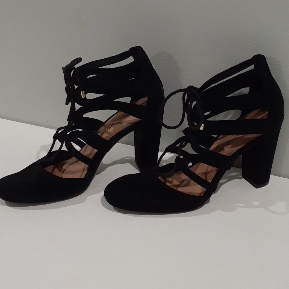 Heels - Picture 2 of 2
